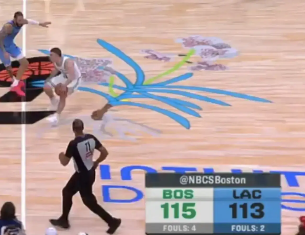 刺激瞬间：比赛中的精彩封盖和三分合集！的简单介绍