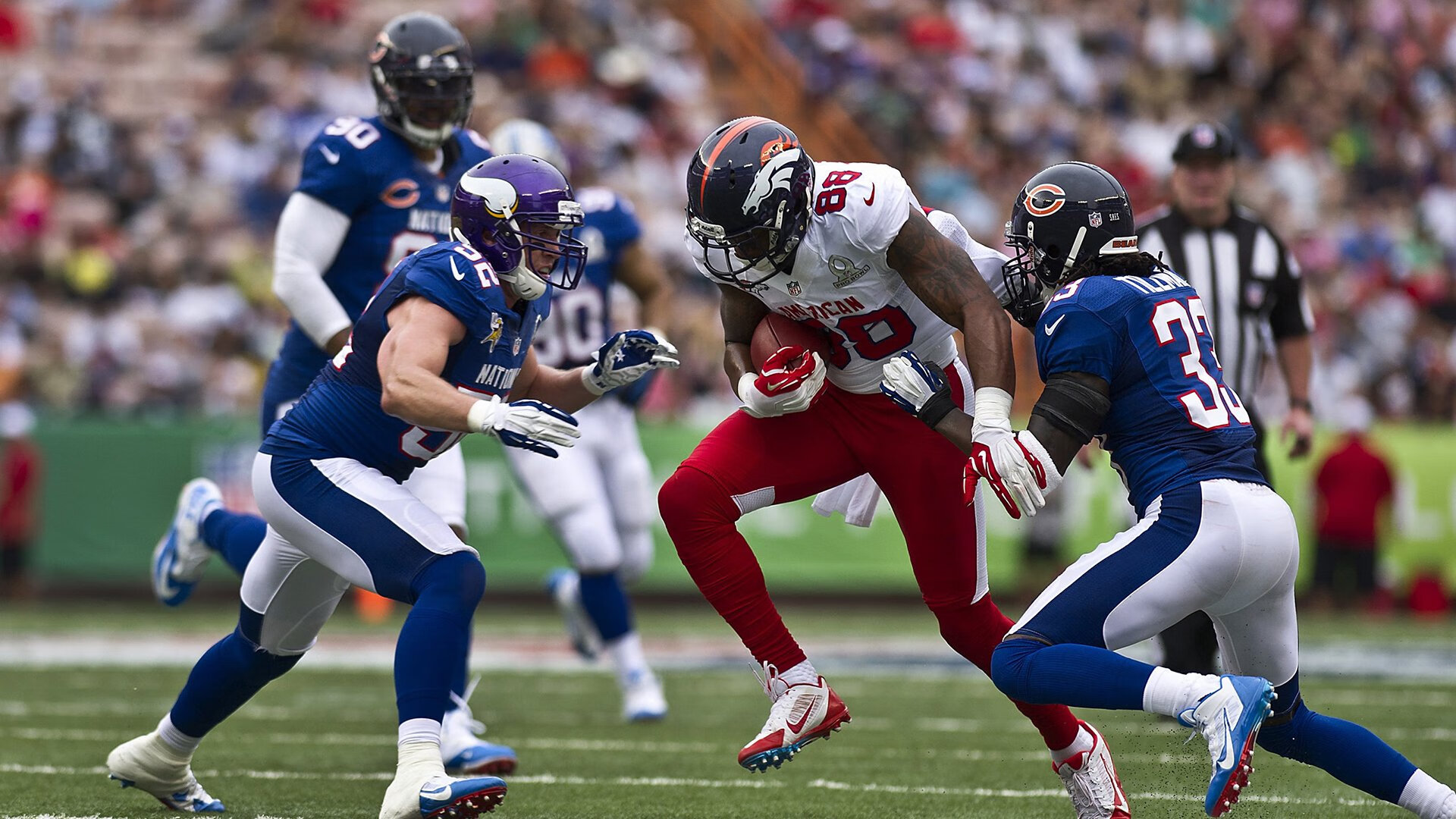 “拳脚出击,自由搏击赛场硝烟四起!”